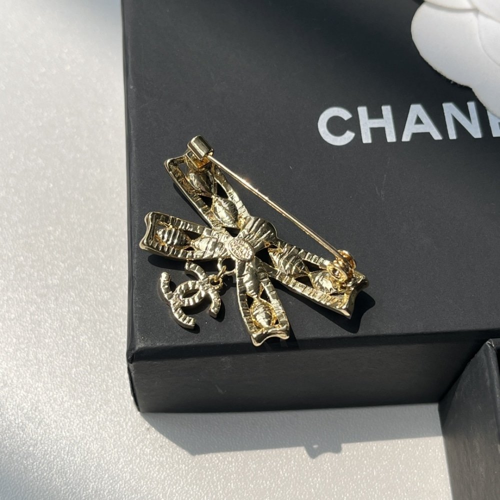 Ch**el Cc Bowtie Brooch Gold