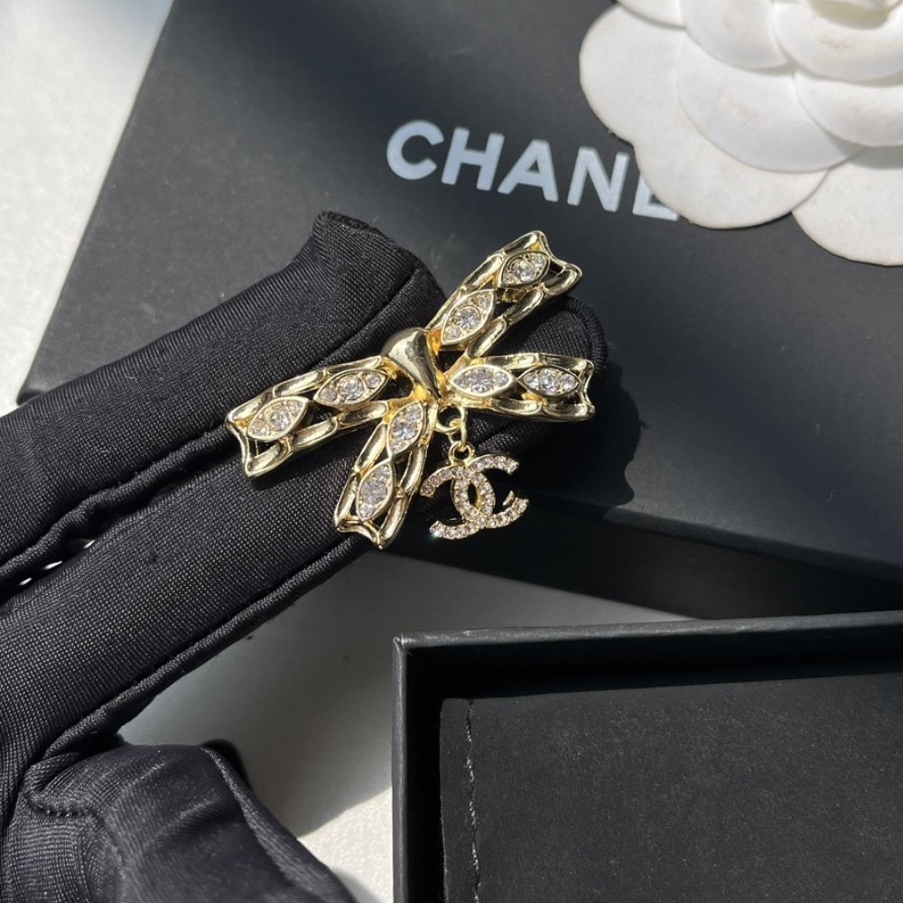 Ch**el Cc Bowtie Brooch Gold