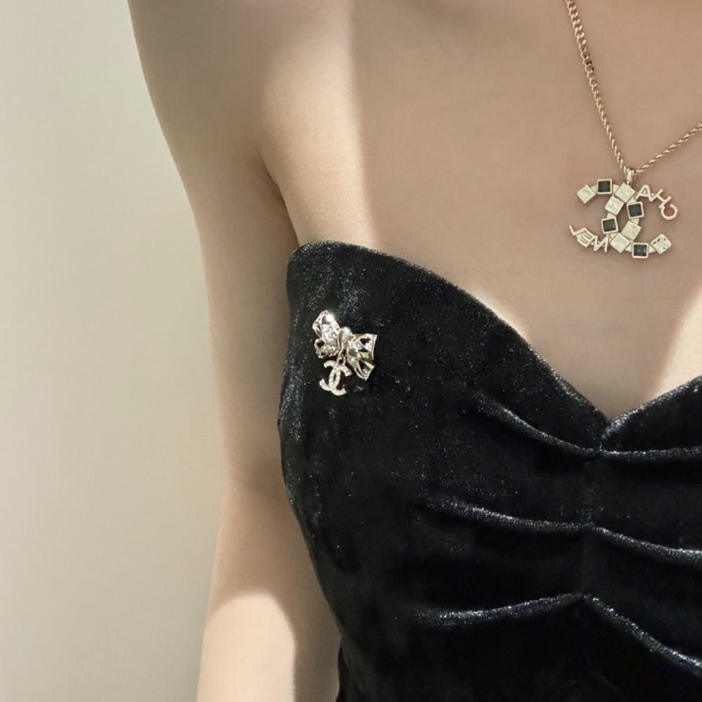 Ch**el Cc Bowtie Brooch Gold