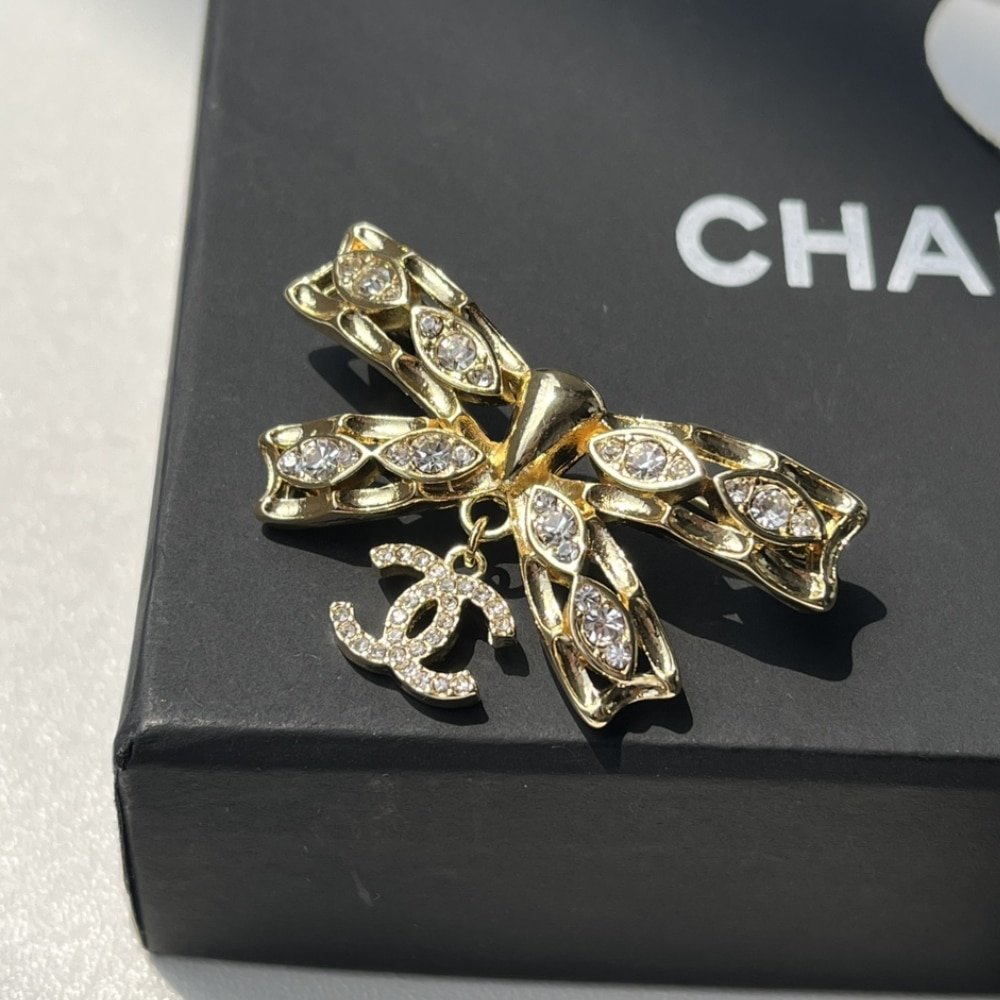 Ch**el Cc Bowtie Brooch Gold